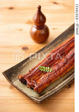 特大うなぎの蒲焼 65078431