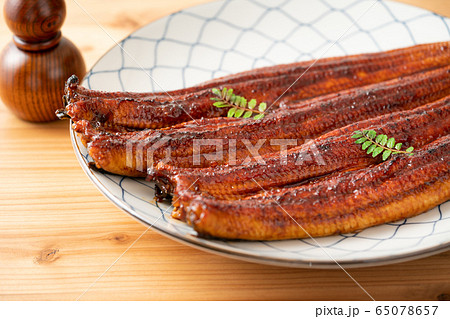特大うなぎの蒲焼　二尾 65078657