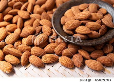 アーモンド　ナッツ　素焼きアーモンド　無塩アーモンド 65079763