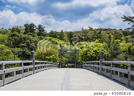 伊勢神宮 お伊勢参り 新緑と宇治橋の風景 内宮参道 伊勢神宮 お伊勢参り 新緑と宇治橋の風景 内宮参道 65080818