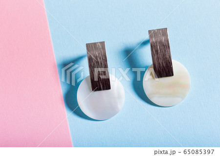 Women's Jewelry. Trendy jewelry on coloured background. Flat lay, top view. Women's Jewelry. Trendy jewelry on coloured background. Flat lay, top view. 65085397