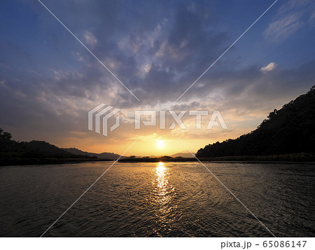 台湾・日月潭の夕暮れ Sun Moon Lake at dusk, Nantou, Taiwan 65086147