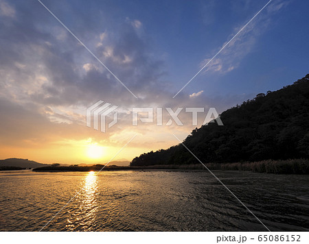 台湾・日月潭の夕暮れ Sun Moon Lake at dusk, Nantou, Taiwan 65086152