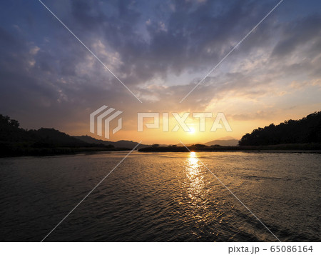 台湾・日月潭の夕暮れ Sun Moon Lake at dusk, Nantou, Taiwan 65086164