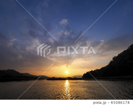 台湾・日月潭の夕暮れ Sun Moon Lake at dusk, Nantou, Taiwan 65086178