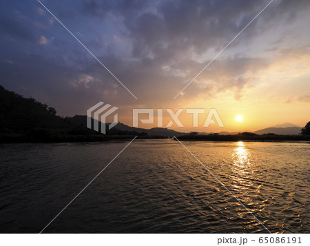 台湾・日月潭の夕暮れ Sun Moon Lake at dusk, Nantou, Taiwan 65086191