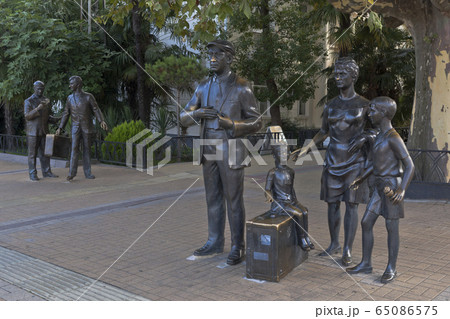 Sculptural composition with the movie heroes, "Diamond Arm" about marine station in Sochi Sculptural composition with the movie heroes, "Diamond Arm" about marine station in Sochi 65086575