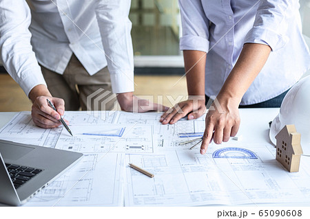 Team of construction engineering or architect 65090608