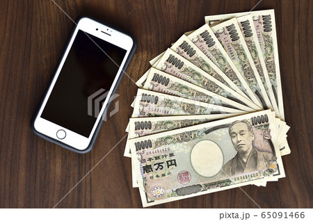 【一律10万円!! 給付金の支給イメージ】新型コロナウイルス感染症対策。緊急事態宣言の補助金支給 65091466