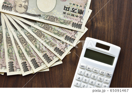 【一律10万円!! 給付金の支給イメージ】新型コロナウイルス感染症対策。緊急事態宣言の補助金支給 65091467
