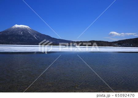 阿寒湖と遊覧船 阿寒湖と遊覧船 65092470