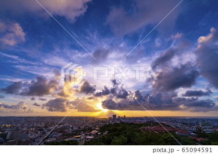 沖縄県　那覇の夕景 65094591