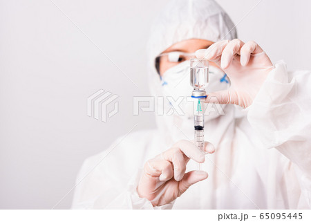 doctor or scientist in PPE suite uniform in lab 65095445