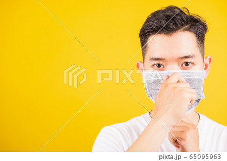 Man wearing face mask protective against 65095963