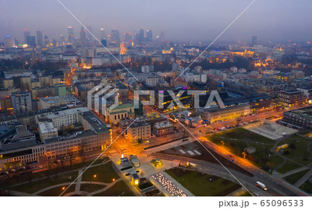 Aerial view of Warsaw at twilight 65096533