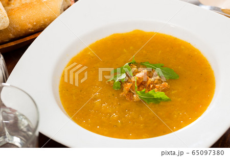 Vegetable cream soup 65097380