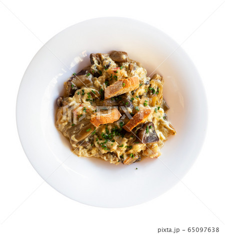 Omelette with porcini mushrooms, shrimps and caramelized onion Omelette with porcini mushrooms, shrimps and caramelized onion 65097638