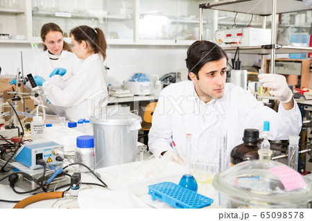 Duty of medical laboratory technician picture