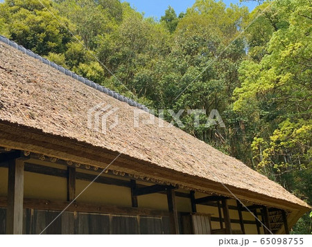 茅葺き屋根 / thatched roof 65098755