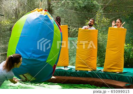 Adults dressed in inflatable pasta 65099015