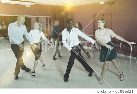 People dancing tap dance 65099321
