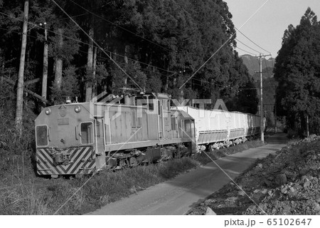 国見山鉱山の石灰石輸送 65102647