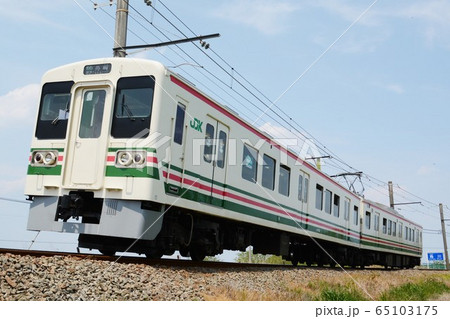関東平野をゆく上信電鉄700形 65103175