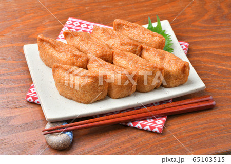いなり寿司。稲荷ずし、いなりずし、稲荷寿司、お稲荷さん。油揚げ醤油煮のご飯づつみ。 65103515