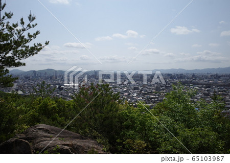 日本の岡山県の魚見山からの景色の写真素材