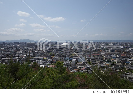 日本の岡山県の魚見山からの景色 65103991