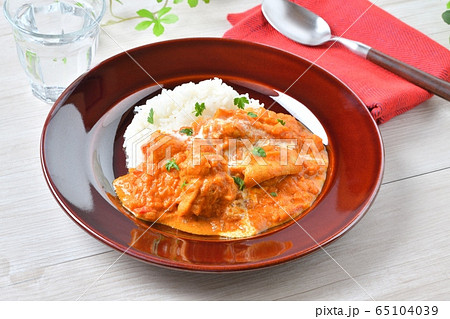 家庭でできる「バターチキンカレー（トマトとヨーグルトと鶏胸肉、玉ネギ、カレー粉、すり下ろし生姜） 65104039