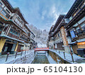 雪化粧の銀山温泉 65104130