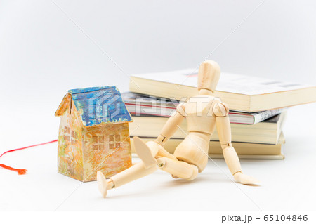 読書イメージ 人形と本 読書イメージ 人形と本 65104846