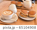 どら焼きとカフェラテ 65104908
