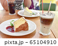 シフォンケーキとアイスカフェオレ 65104910