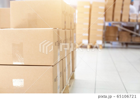 Warehouse with its own production. A pile of cardboard boxes on a pallet. The concept of shipping and delivery of goods from a warehouse, logistics, industry, copy space Warehouse with its own production. A pile of cardboard boxes on a pallet. The concept of shipping and delivery of goods from a warehouse, logistics, industry, copy space 65106721