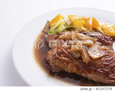 チキンステーキ　オニオンソース 65107376