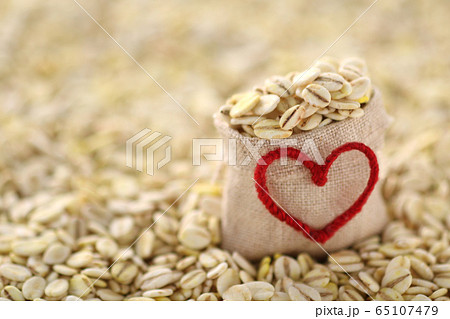 食糧危機と人道的支援 65107479