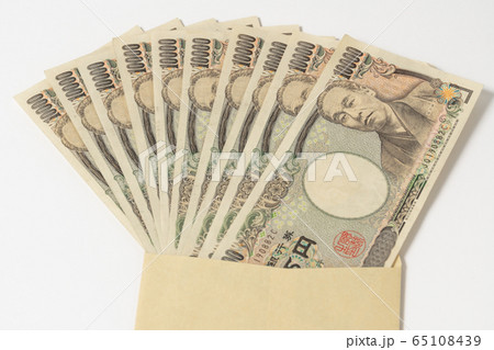 茶封筒と10万円　特別定額給付金支給イメージ 65108439