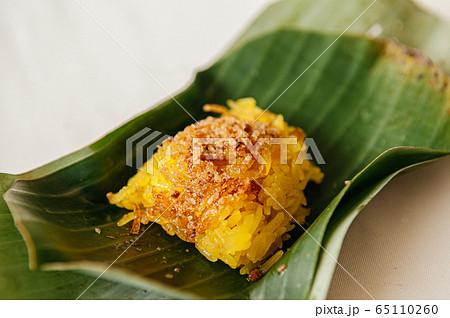 Sweet Shrimp and shred coconut on yellow sticky rice 65110260
