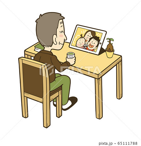 オンラインで孫たちと話すシニア男性 タブレット オンラインで孫たちと話すシニア男性 タブレット 65111788