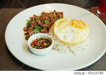 Thai Food, Holy Basil Fried Rice（タイ料理「ガパオライス」） 65115766