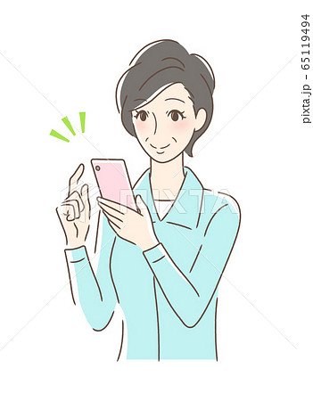 スマホを操作して笑顔の女性のイラスト素材