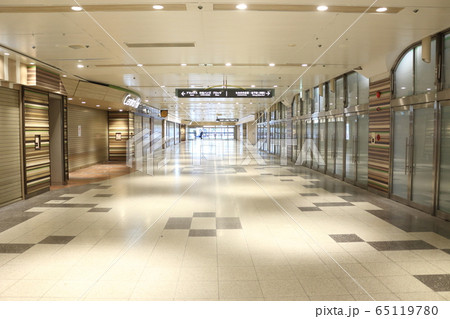 外出自粛で閑散とする名古屋セントラルパーク 65119780