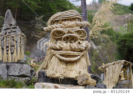 信州長野　大岡地区の道祖神　芦ノ尻の道祖神　雪国に多い藁製神面道祖神 65120134