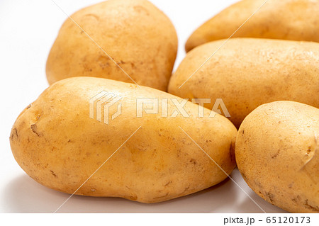新じゃがいも(メークイン)。 65120173