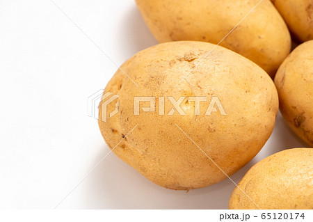 新じゃがいも(メークイン)。 65120174