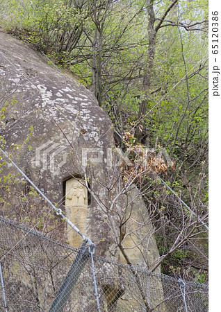 信州の石仏 皿吊るし道祖神 武田の軍師山本勘助が願掛けたと伝承 信州の石仏 皿吊るし道祖神 武田の軍師山本勘助が願掛けたと伝承 65120386