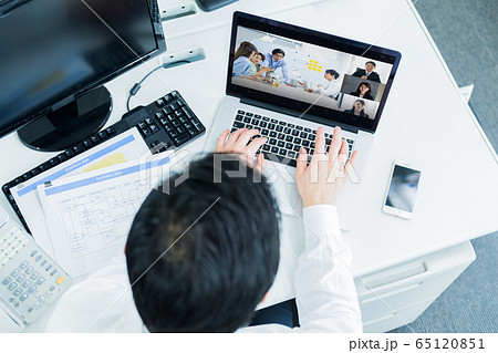 ビジネスマン、オンライン会議 ビジネスマン、オンライン会議 65120851