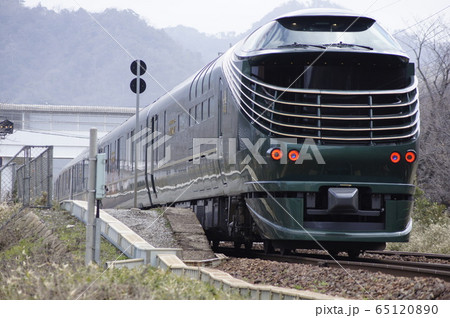 東浜駅に立ち寄るトワイライトエクスプレス 65120890